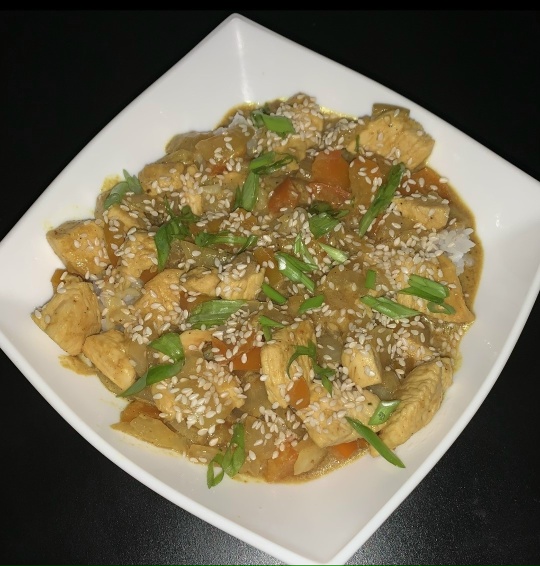Тяхон с курицей и соусом карри